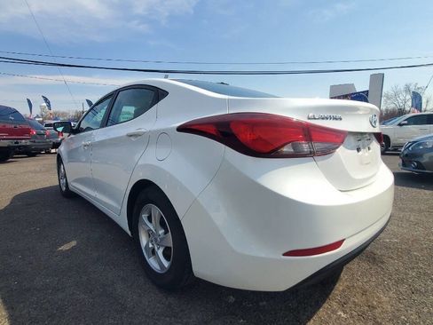 Used 2015 Hyundai Elantra SE image 3