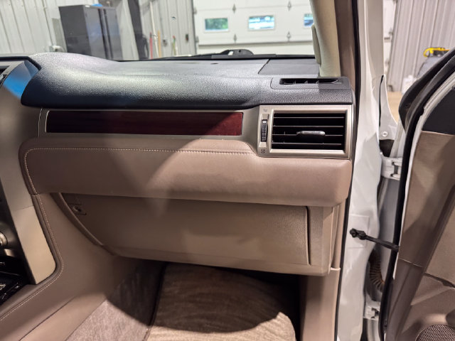 Used 2017 Lexus GX 460 Luxury w/ Preferred Accessory Package AWD/4WD image 25
