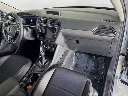 Used 2020 Volkswagen Tiguan SEL image 30