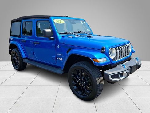 Used 2024 Jeep Wrangler Unlimited Sahara w/ Technology Group AWD/4WD image 4
