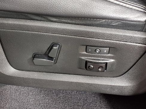 Used 2018 RAM 1500 Laramie RWD image 21