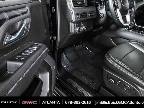 Used 2024 GMC Yukon XL Denali image 9