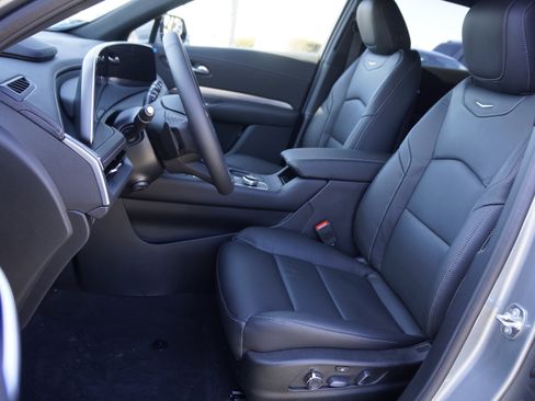 Used 2025 Cadillac XT4 Premium Luxury image 24