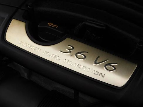 Used 2017 Porsche Cayenne Platinum Edition image 32