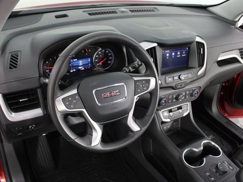 Used 2024 GMC Terrain SLE w/ Driver Convenience Package FWD image 9