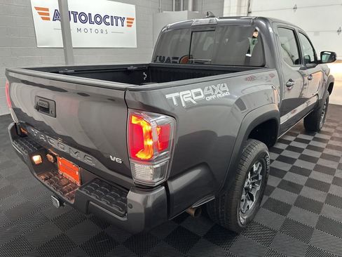 Used 2021 Toyota Tacoma TRD Off-Road w/ Technology Package AWD/4WD image 9