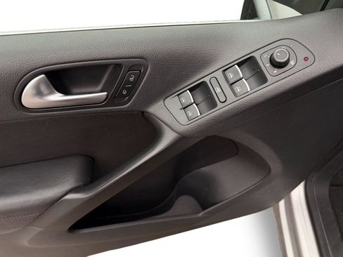 Used 2017 Volkswagen Tiguan Sport image 15