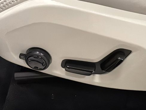 New 2026 Volvo XC90 T8 Ultra w/ Protection Package Premier image 24