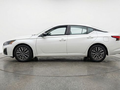 Used 2025 Nissan Altima 2.5 SV FWD image 5