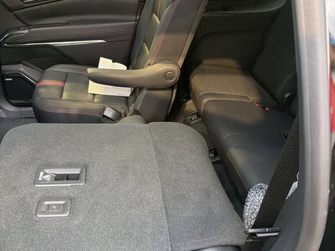 Used 2024 Chevrolet Traverse RS image 7