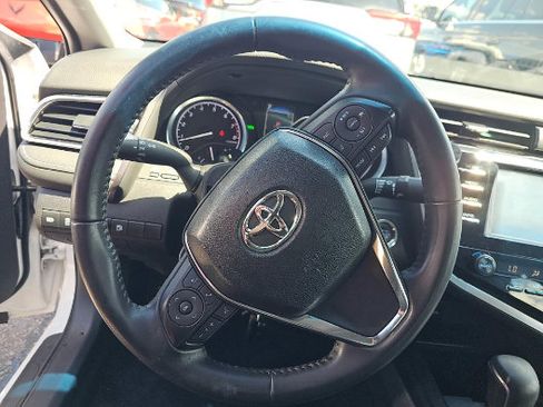Used 2018 Toyota Camry SE w/ Convenience Package FWD image 5