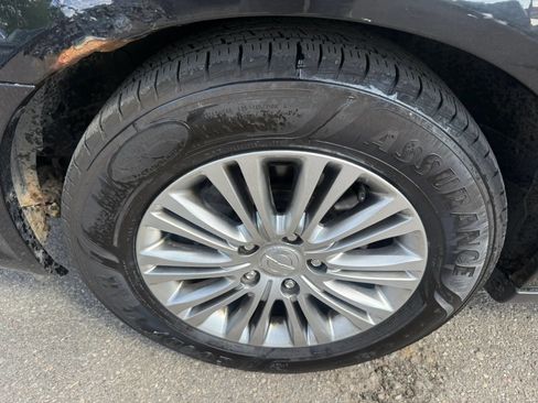 Used 2013 Chrysler Town & Country Touring-L w/ Trailer Tow Group FWD image 11
