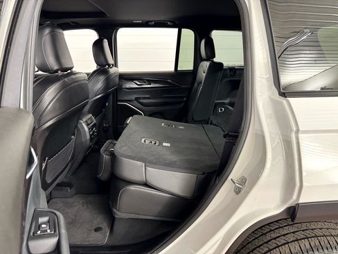 Used 2022 Jeep Grand Cherokee Altitude image 31