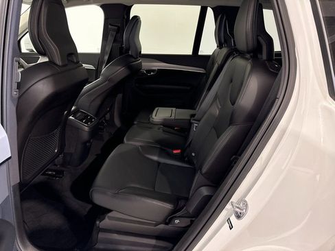 Used 2022 Volvo XC90 T5 Momentum image 21
