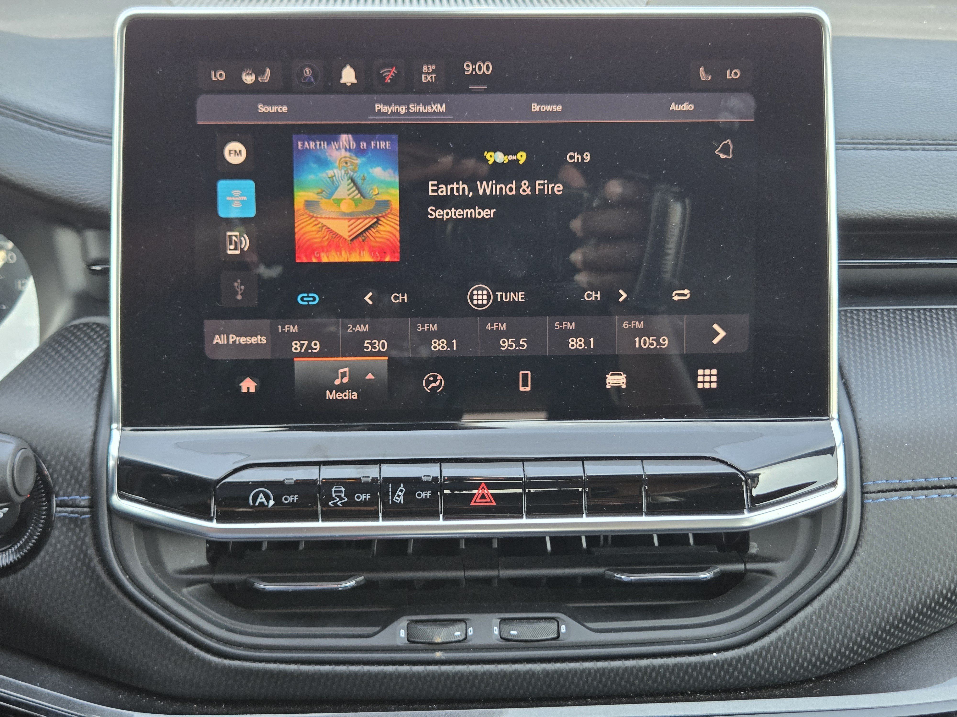Used 2025 Jeep Compass Latitude w/ Convenience Group AWD/4WD image 18
