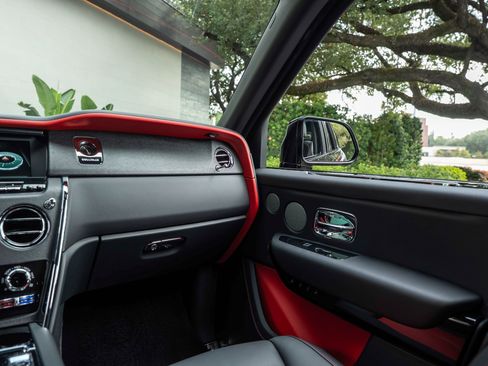 Certified 2023 Rolls-Royce Cullinan w/ Dark Exterior Package image 27