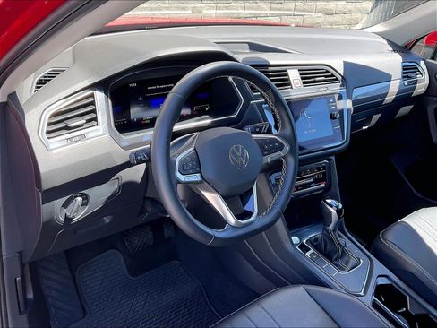 Certified 2023 Volkswagen Tiguan SE FWD image 14