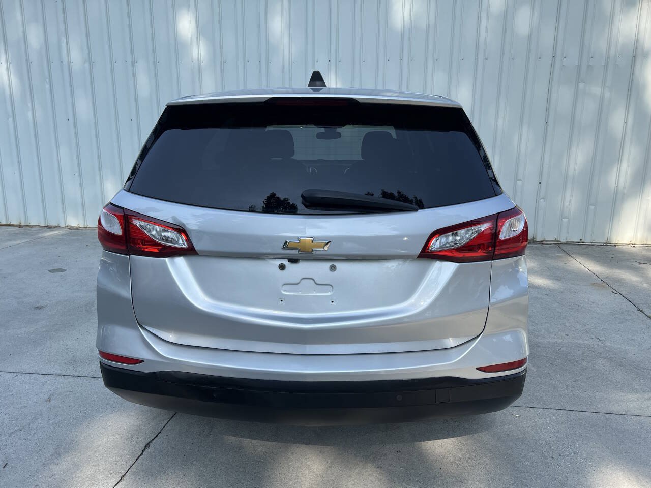 Used 2020 Chevrolet Equinox LS w/ LS Convenience Package FWD image 4