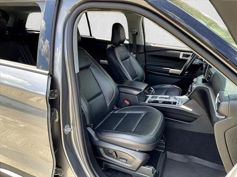 Used 2023 Ford Explorer XLT w/ Equipment Group 202A RWD image 9