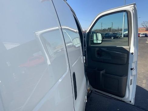 Used 2014 Chevrolet Express 2500 RWD image 22