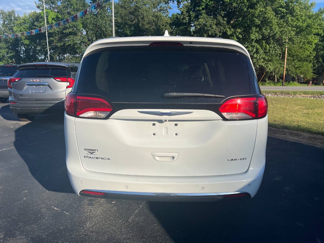Used 2020 Chrysler Pacifica Limited FWD image 4