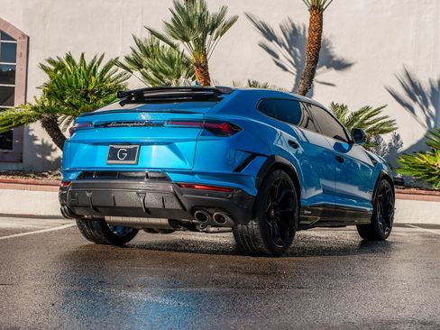 Used 2023 Lamborghini Urus Performante image 3