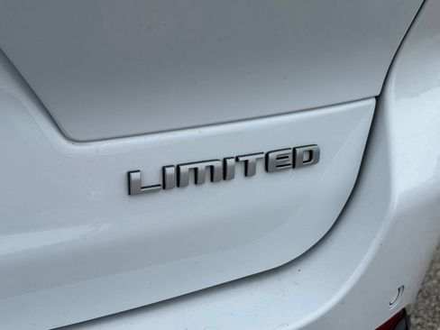 Used 2024 Jeep Grand Cherokee L Limited AWD/4WD image 27
