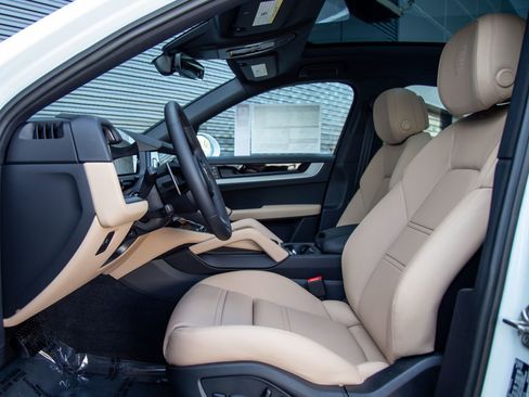 New 2026 Porsche Cayenne Coupe AWD/4WD image 5