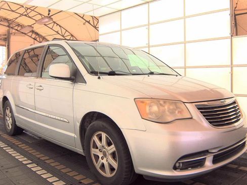 Used 2011 Chrysler Town & Country Touring FWD image 3