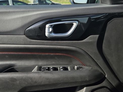 Used 2025 Jeep Compass Trailhawk image 24