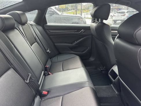 Used 2018 Honda Accord Sport image 10