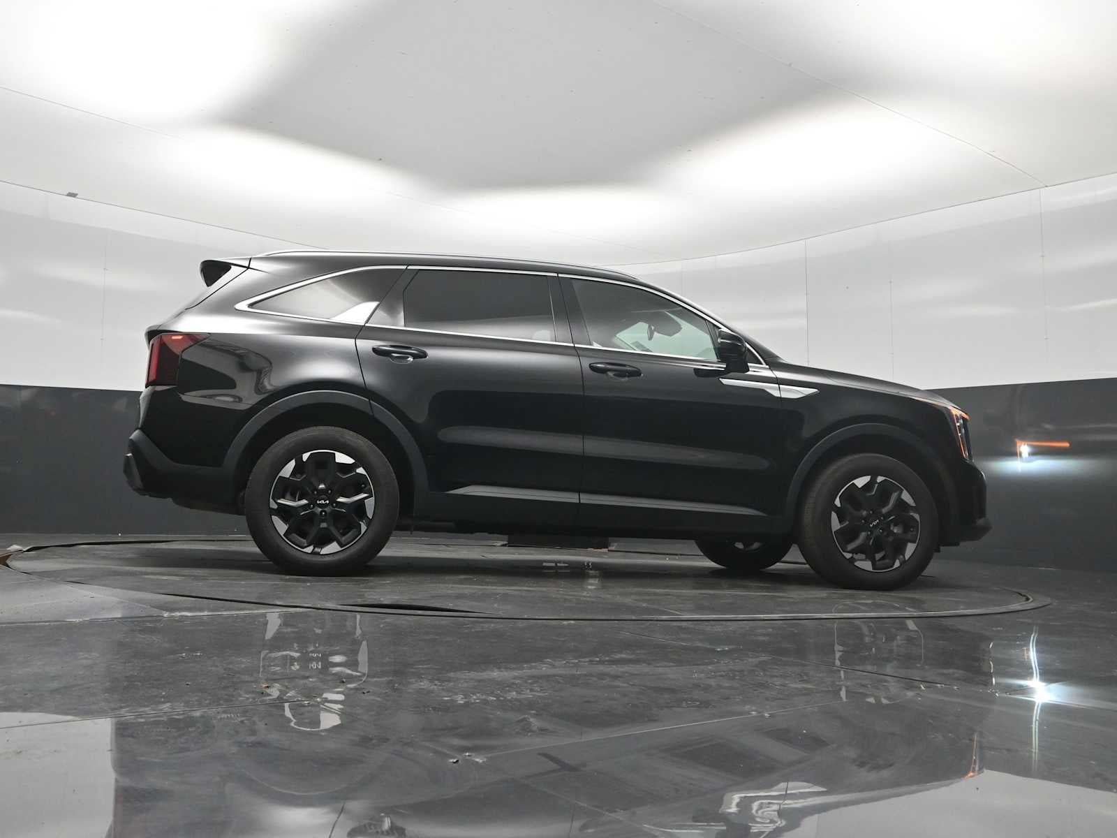 Used 2025 Kia Sorento S AWD/4WD image 25