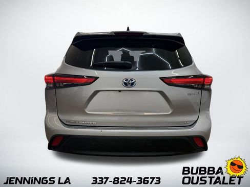 Used 2023 Toyota Highlander LE image 6