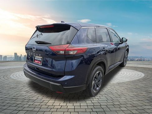 Certified 2025 Nissan Rogue SV FWD image 5