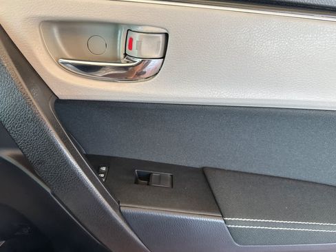 Used 2018 Toyota Corolla LE FWD image 17