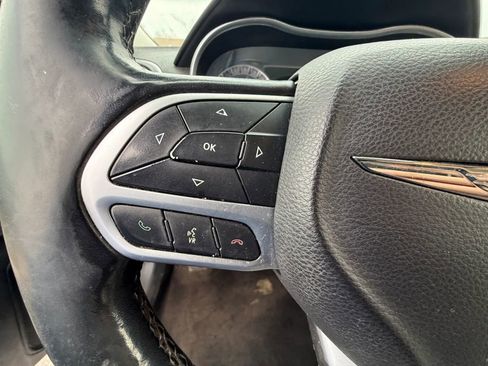 Used 2018 Chrysler 300 Limited image 15