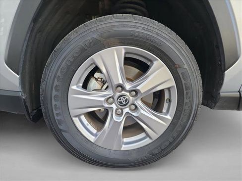 Used 2025 Toyota RAV4 XLE FWD image 23