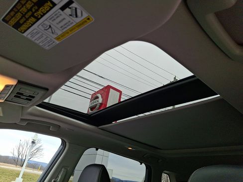 Used 2022 Nissan Rogue SL w/ SL Premium Package image 14