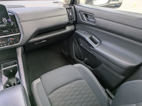 Certified 2024 Nissan Pathfinder SV FWD image 18