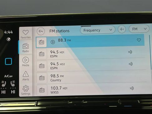Used 2024 Volkswagen Atlas SE FWD image 14