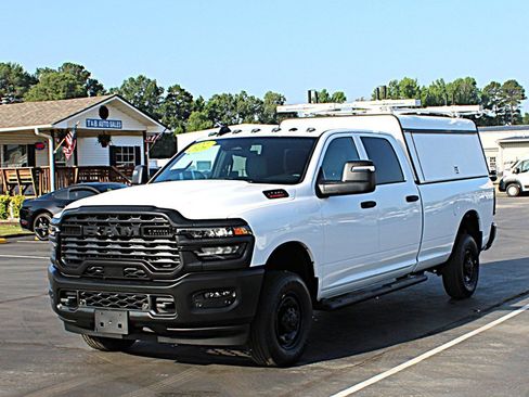 Used 2026 RAM 2500 Tradesman AWD/4WD image 3