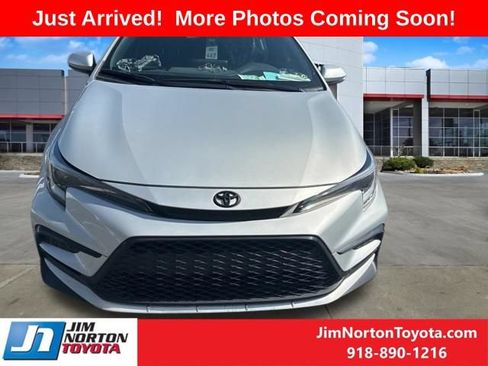 Used 2025 Toyota Corolla SE FWD image 2
