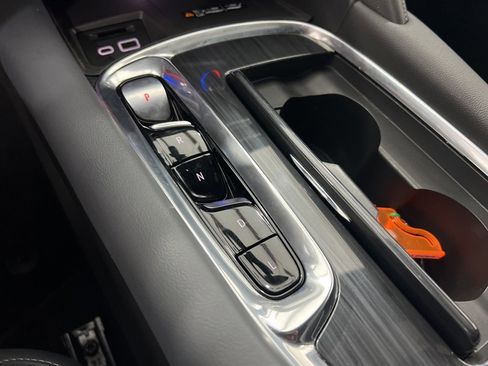 Used 2022 Buick Enclave Essence image 16