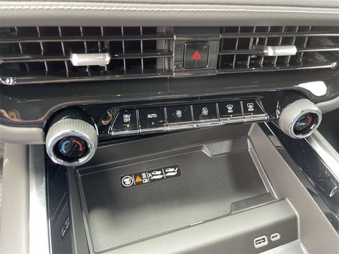 New 2025 Chevrolet Suburban Premier image 19