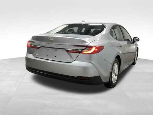Used 2025 Toyota Camry SE image 17