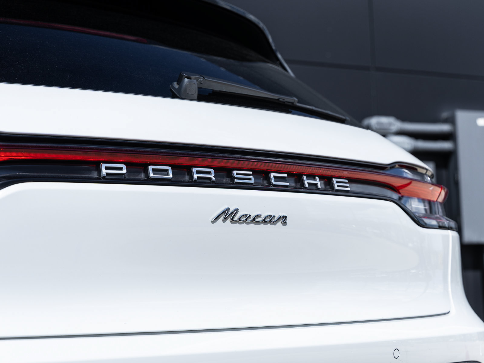 Certified 2024 Porsche Macan AWD/4WD image 15