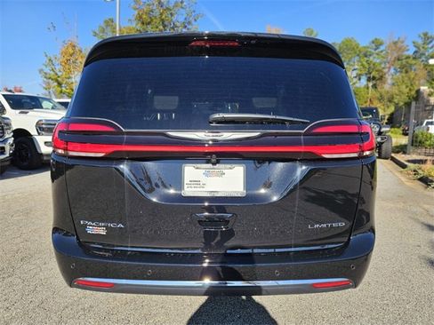New 2026 Chrysler Pacifica Limited image 4