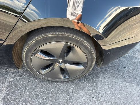 Used 2018 Tesla Model 3 RWD image 4