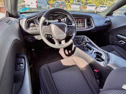 Used 2017 Dodge Challenger SXT w/ Driver Convenience Group image 22