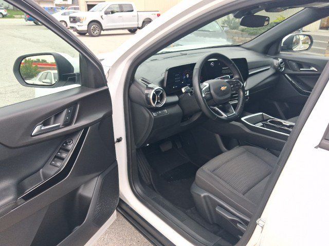 Used 2025 Chevrolet Equinox LT FWD image 14